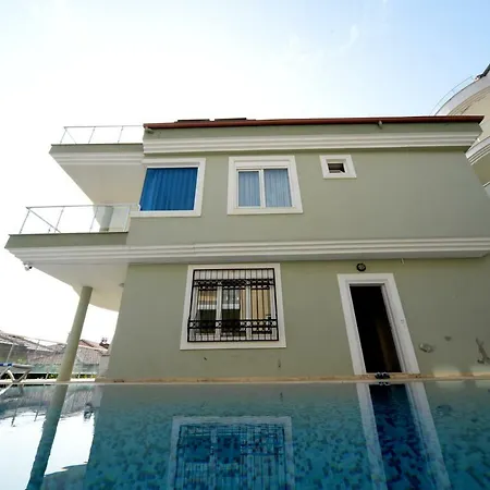 Lux Mustakil 3 * ألانيا