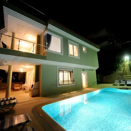 فيلة Lux Mustakil 3 *